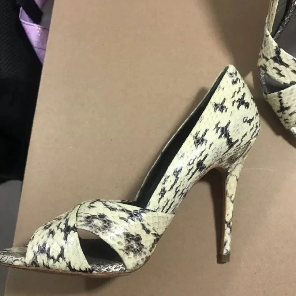 Tory Burch leg lengthening